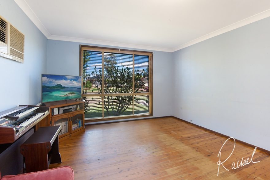 #pb_rslider_caption-1-3 7 Dawes Place Bligh Park - Generous sized living area, convert to a media room?
