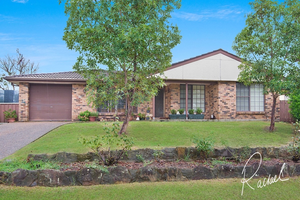 16 Roberts Place, McGraths Hill Great Family Home Rachael