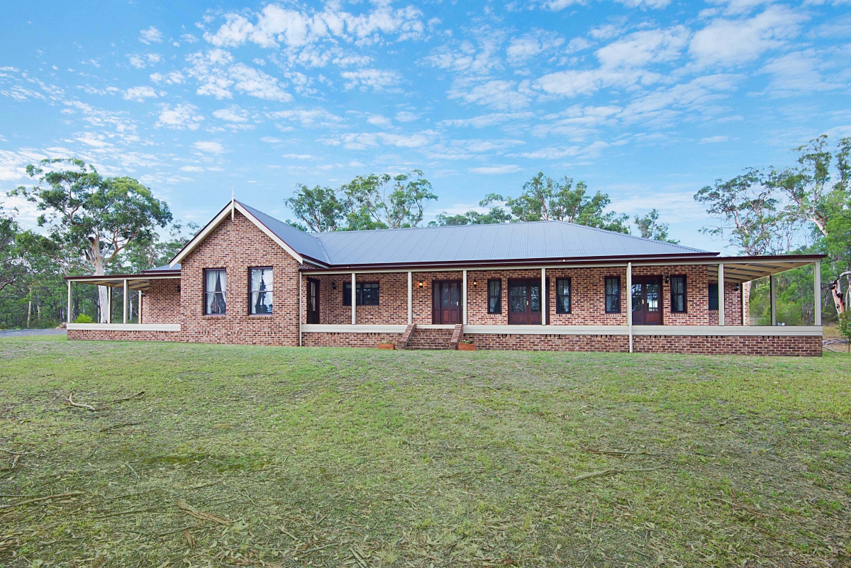 EXCLUSIVELY LISTED BY RACHAEL GOLDSWORTHY COUNTRY CASHEL MANOR